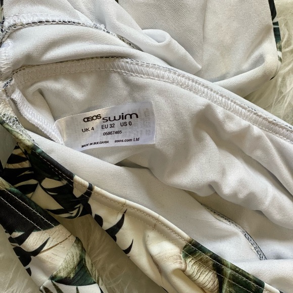 ASOS LAYERED palm plunge halter swimsuit size 0 - Picture 8 of 8